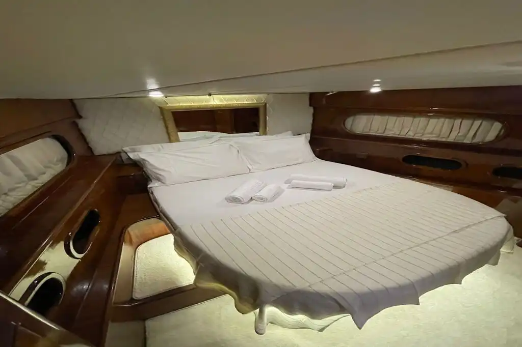 LUNA YACHT